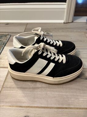 Steve Madden Black and White Low-Top Women's Sneakers